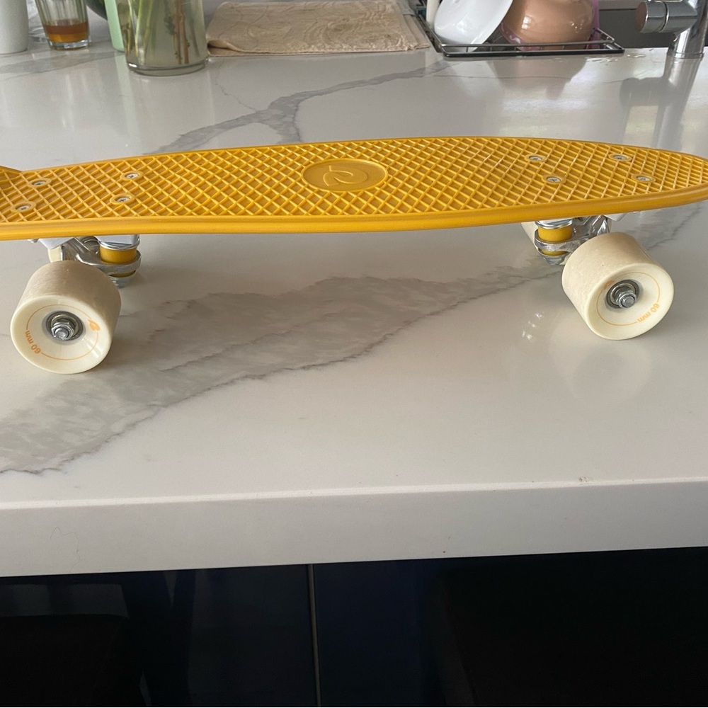 Perfect condition. Can ship.